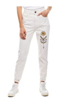 Pantalon Mom Fit High Waist Con Bordado En Bolsillo Y Frente Color Blue